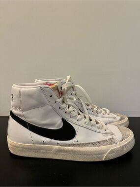 Nike Blazer Mid ’77 White Black Women’s Size 7.5